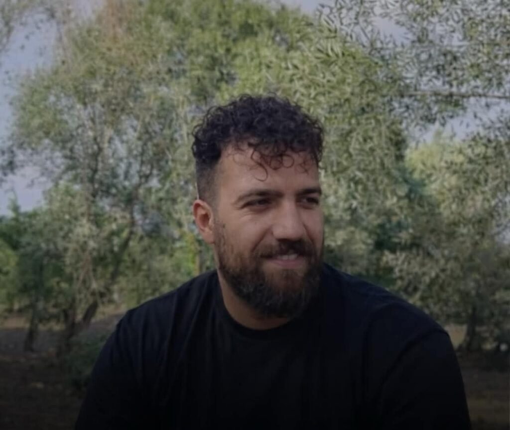 یەزدان ڕەوایی